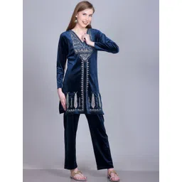 Falicana Embroidered V-Neck Velvet Tunic With Trouser-picture-39