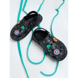 Fame Forever by Lifestyle Kids Black Back Strap Clogs-picture-28