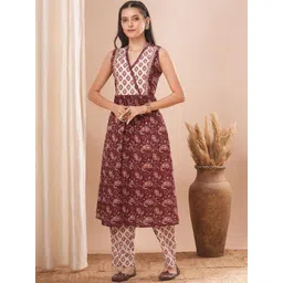 FASHOR Women Paisley Printed Pleated Pure Cotton Kurta with Trousers-picture-27