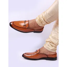 FAUSTO Men Textured Buckled Lightweight Mules-picture-19