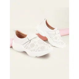 Fausto Women's White Walking Shoes image 1