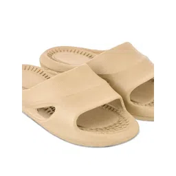 Feel alive Set Of 2 Ultra-Comfortable Lightweight Clogs image 4