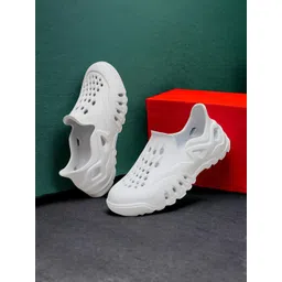 FEEL TIME Men Solid Casual Clogs-picture-25