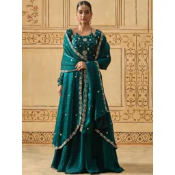 Fiorebymalar Women Embroidered High-low Slit Dress With Dupatta-picture-14