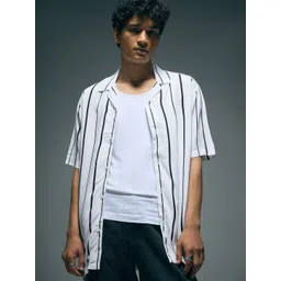 Flying Machine Men Vertical Striped Cuban Collar Casual Shirt-picture-37