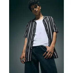 Flying Machine Men Vertical Striped Cuban Collar Casual Shirt-picture-38