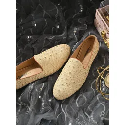 FOOTLOOSE Men Embellished Mojaris-picture-20