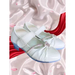 FootStation Girls White Canvas Casual Shoes-picture-51