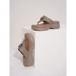 Froh Feet Women Solid Synthetic Platform Sandals image 1