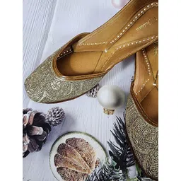 Fulkari Embellished Round Toe Leather Mojaris-picture-31