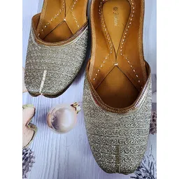 Fulkari Embellished Round Toe Leather Mojaris-picture-34