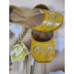 Fulkari Embellished Round Toe Leather Mojaris-picture-30