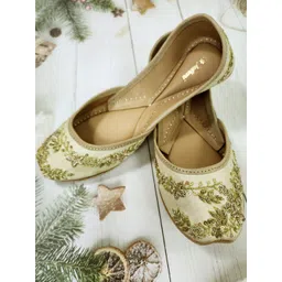 Fulkari Embellished Round Toe Leather Mojaris-picture-22