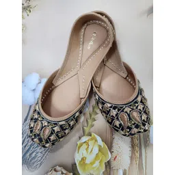 Fulkari Embellished Square Toe Leather Mojaris-picture-20