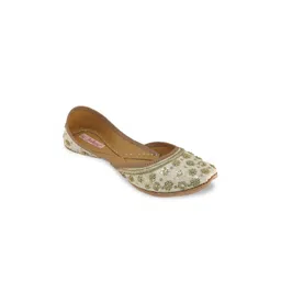 Fulkari Women Beige Embellished Mojaris Flats-picture-35