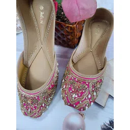 Fulkari Women Embellished Ethnic Mojaris-picture-10