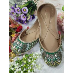 Fulkari Women Embellished Ethnic Mojaris-picture-39