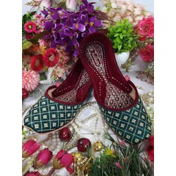 Fulkari Women Embellished Ethnic Mojaris-picture-38