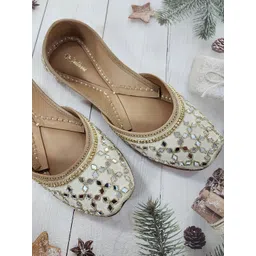 Fulkari Women Embellished Ethnic Mojaris Flats-picture-22