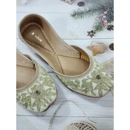 Fulkari Women Embellished Ethnic Mojaris Flats-picture-25