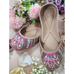 Fulkari Women Embellished Ethnic Mojaris Flats-picture-36