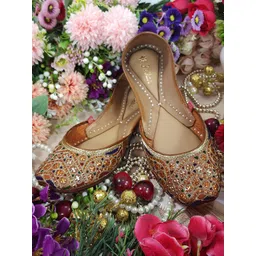 Fulkari Women Embellished Ethnic Mojaris Flats-picture-18