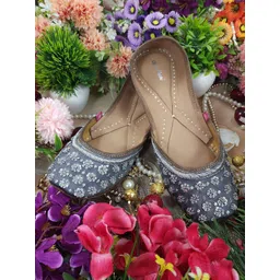 Fulkari Women Embellished Ethnic Mojaris Flats-picture-21