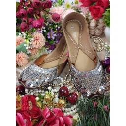 Fulkari Women Embellished Ethnic Mojaris Flats-picture-19