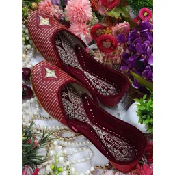 Fulkari Women Embellished Ethnic Mojaris Flats-picture-15