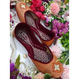 Fulkari Women Embellished Ethnic Round Toe Mojaris-picture-31