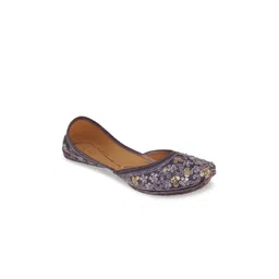 Fulkari Women Grey Embellished Leather Ethnic Mojaris Flats-picture-12