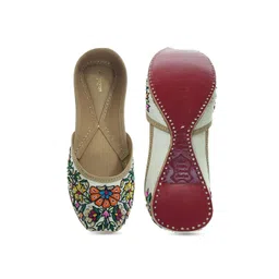 Fulkari Women Leather Ethnic Embroidered Mojarisc Flats image 5