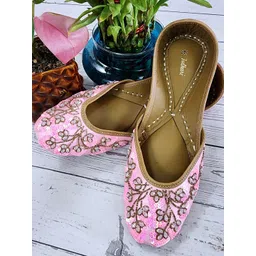 Fulkari Women Printed Ethnic Mojaris Flats-picture-21