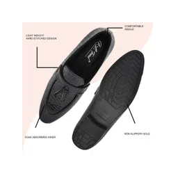 G L Trend Men Black Slip-On Shoes image 2