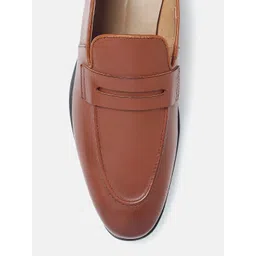 GABICCI Men Textured Leather Formal Loafers image 2