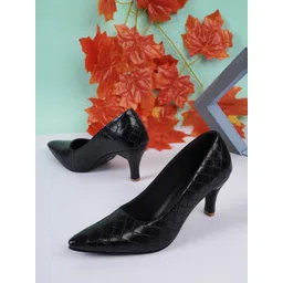 Get Glamr Women Textured Kitten Pumps-picture-22