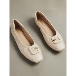 Ginger by Lifestyle Women Slip-On Sneakers with Buckle-picture-18