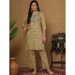 GLAM ROOTS Printed Round Neck Three Fourth Sleeves Tunic With Trousers Co-Ords-picture-38