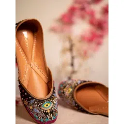 Glam Story Women's Black Ethnic Juttis-picture-46