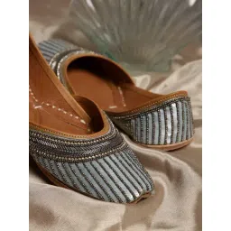 Glam Story Women's Blue Ethnic Juttis-picture-19