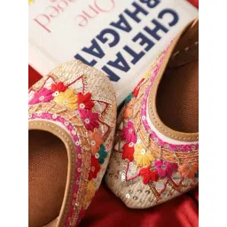 Glam Story Women's Cream Ethnic Juttis-picture-34