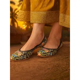 glitchez Women Printed Mojaris Flats-picture-21