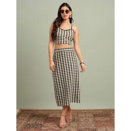 Globus Women Black V-Neck Shoulder Strap Abstract Print Crop Top with Skirt Co-Ords-picture-26