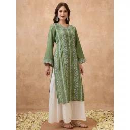 Globus Women Green Floral Embroidered V-Neck Scalloped Bell Sleeves Straight Festive Kurta-picture-11