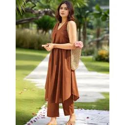 GORGONE Women Pleated Kurta with Trousers-picture-34