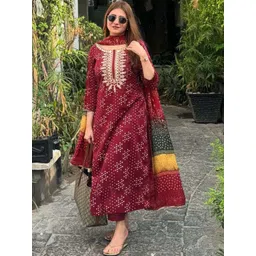 GoSriKi Women Ethnic Motifs Printed Kurta with Trousers & Dupatta-picture-12