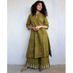 gosriki Women Floral Print Anarkali Kurta & Pants Set-picture-18