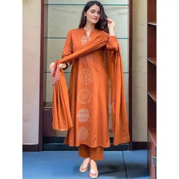 GoSriKi Women Printed Regular Kurta with Trousers & With Dupatta-image-14