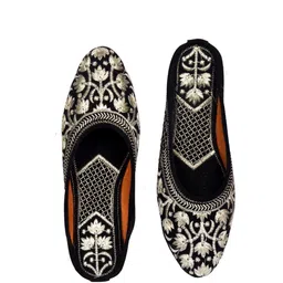 handi kalah Black Velvet Embroidered Ethnic Jutti | Handcrafted with Golden Thread Work Slip On For Women-picture-24