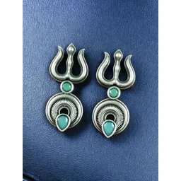 Hardin Style Quirky Drop Earrings-picture-12